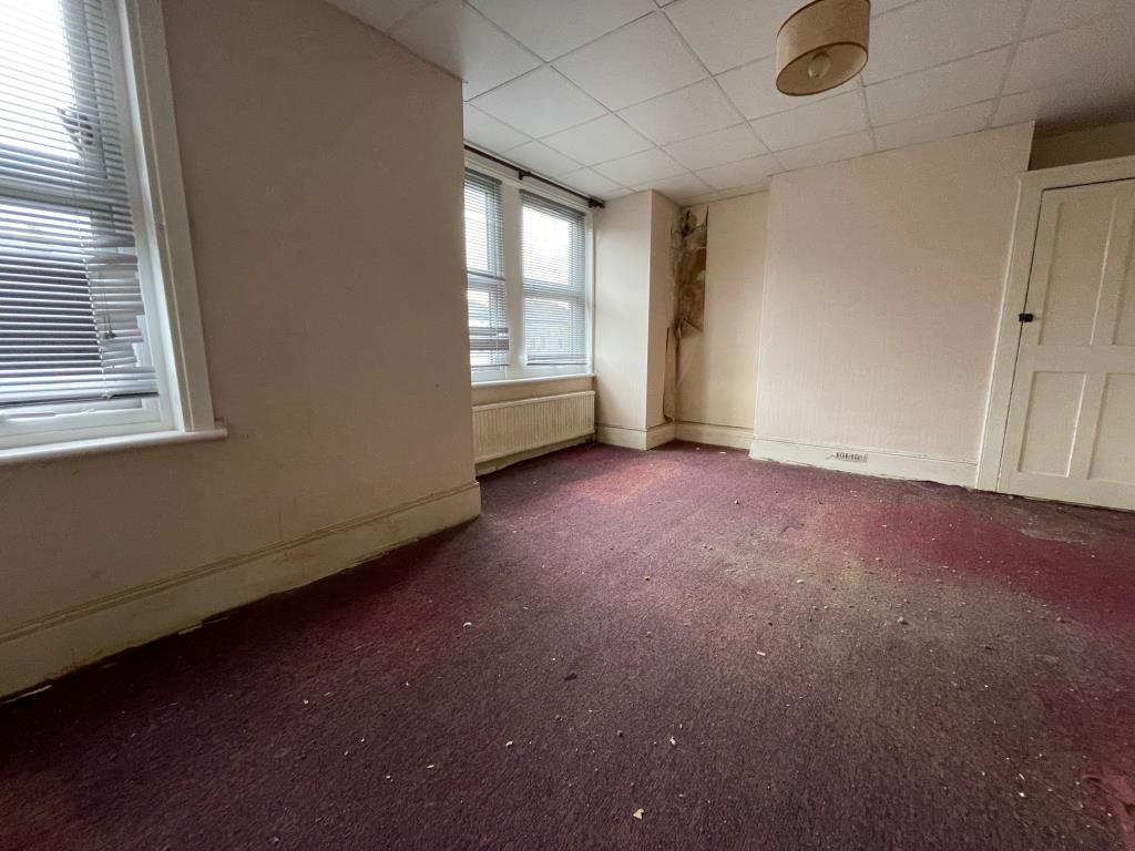 Lot: 3 - THREE-BEDROOM HOUSE FOR IMPROVEMENT - Bedroom 1